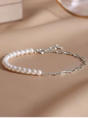 Silver Chain Bracelet with White Pearls